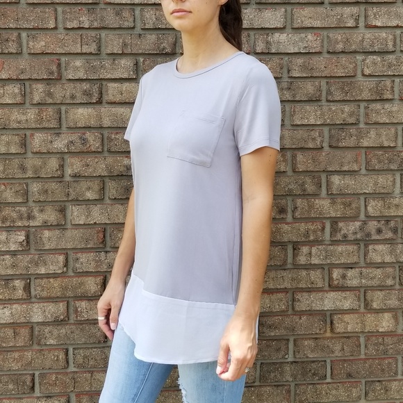 ❗️2/$18❗️Beautiful Pocket Blouse - Picture 2 of 4